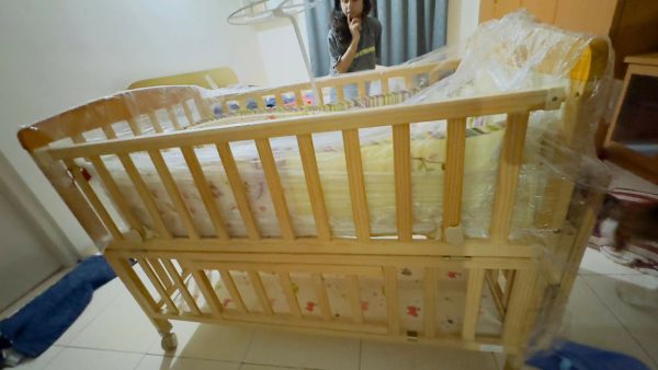 BABYHUG Kelly Wooden Cot Crib with Detachable Bassinet and Mosquito Net, Dimensions: L116×W68×H88 cm Fashion