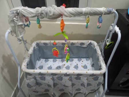 Manual Cradle for Baby on Sale