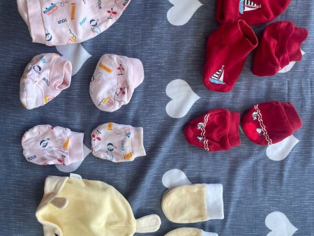 Baby Cap, Mittens And Booties - Set of 03 New Born Online now