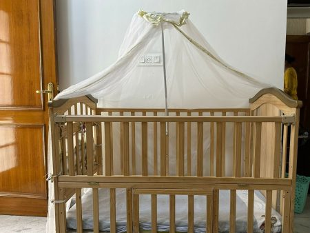 HUNY HUNY Crib Cot for Baby (HHWBB716-WM) with Mattresses and BABYHUG Drysheets, Dimensions: 123×66×100 cm Online