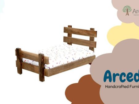 Apogee Baby Wooden Bed , Dimensions (L x W x H) (cm) 81.2 x 50.8 x 12.7 For Sale