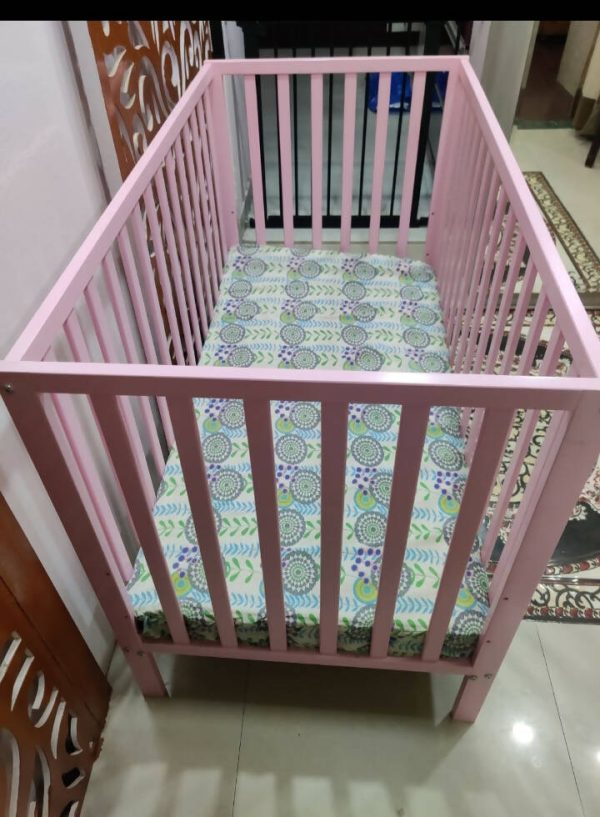 BABYHUG Visby Cot Crib, Dimensions: L124×W64.5×H83 cm Supply