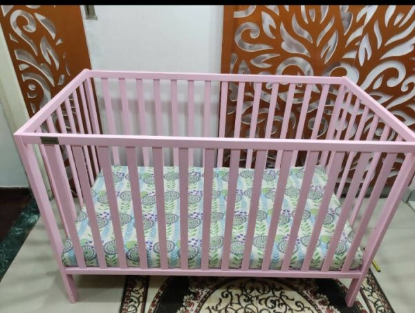 BABYHUG Visby Cot Crib, Dimensions: L124×W64.5×H83 cm Supply